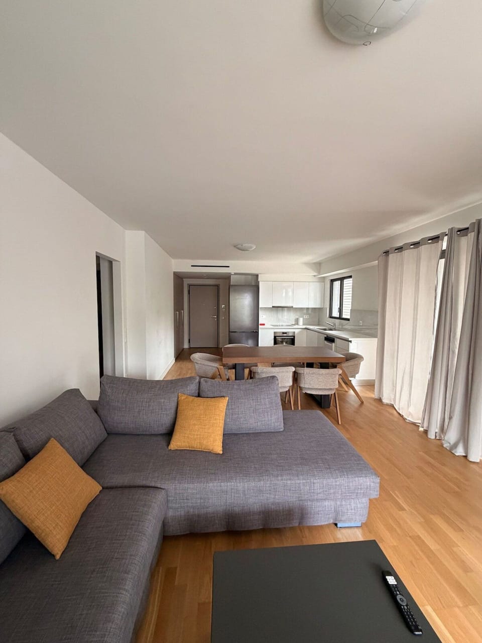 Signature Condo, 2 Bedrooms, Non Smoking, Kitchen | Living room | 60-inch Smart TV with satellite channels