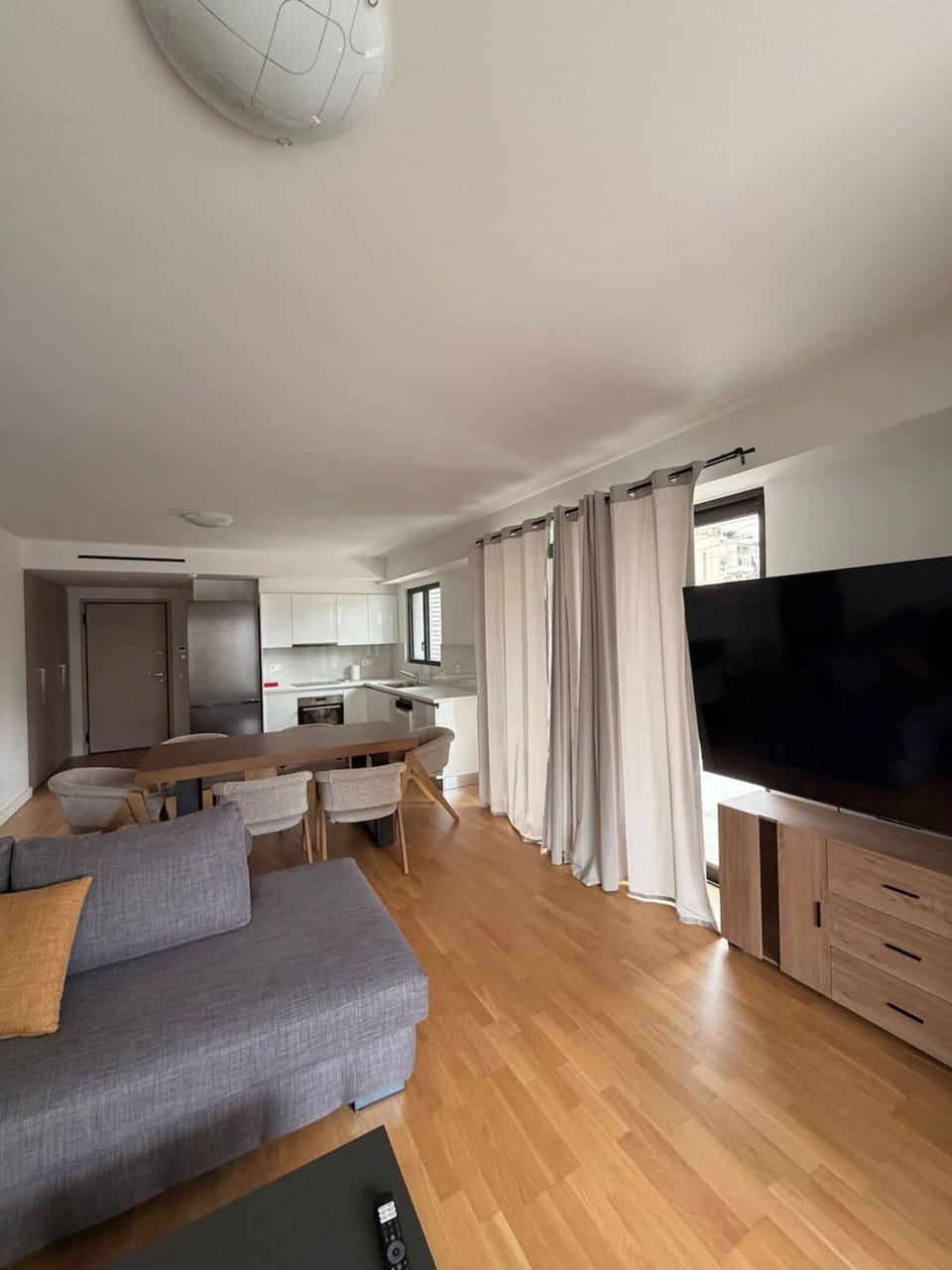 Signature Condo, 2 Bedrooms, Non Smoking, Kitchen | Living room | 60-inch Smart TV with satellite channels