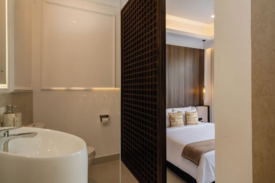 Double Room, Balcony, Garden View | Bathroom | Shower, free toiletries, hair dryer, towels