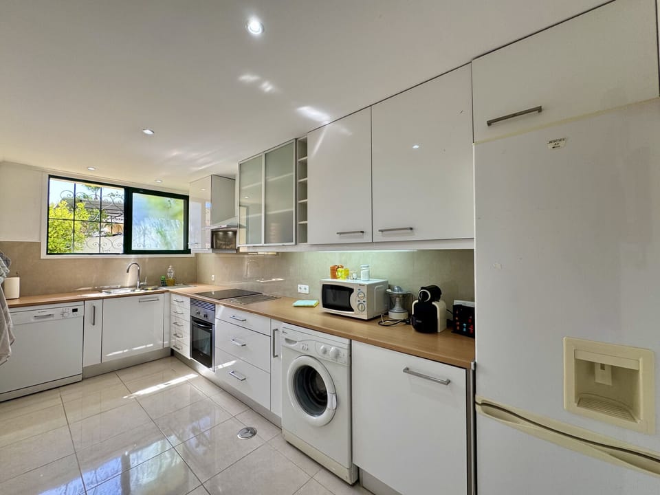 Microwave, dishwasher, coffee/tea maker