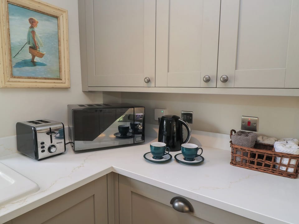 Cookware/dishes/utensils