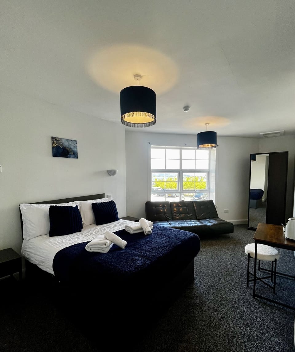 Deluxe Double Room, Non Smoking | Desk, blackout drapes, iron/ironing board (on request), WiFi (free)