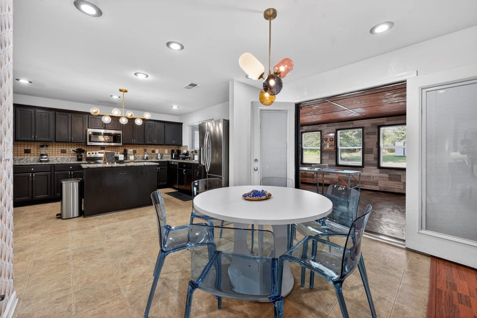 House, 5 Bedrooms | Dining