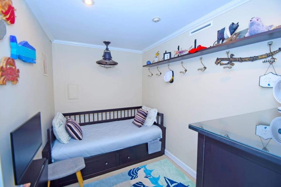 Condo, 1 Bedroom | 1 bedroom, iron/ironing board, WiFi (free)