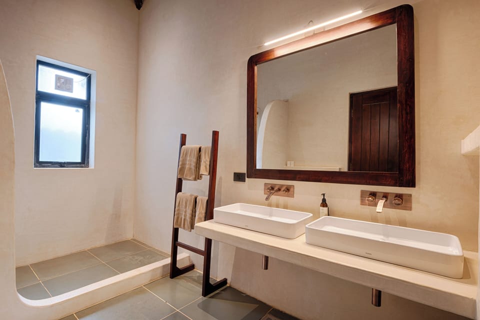 The Ocean Palm Villa | Bathroom | Shower, free toiletries, hair dryer (on request), bathrobes