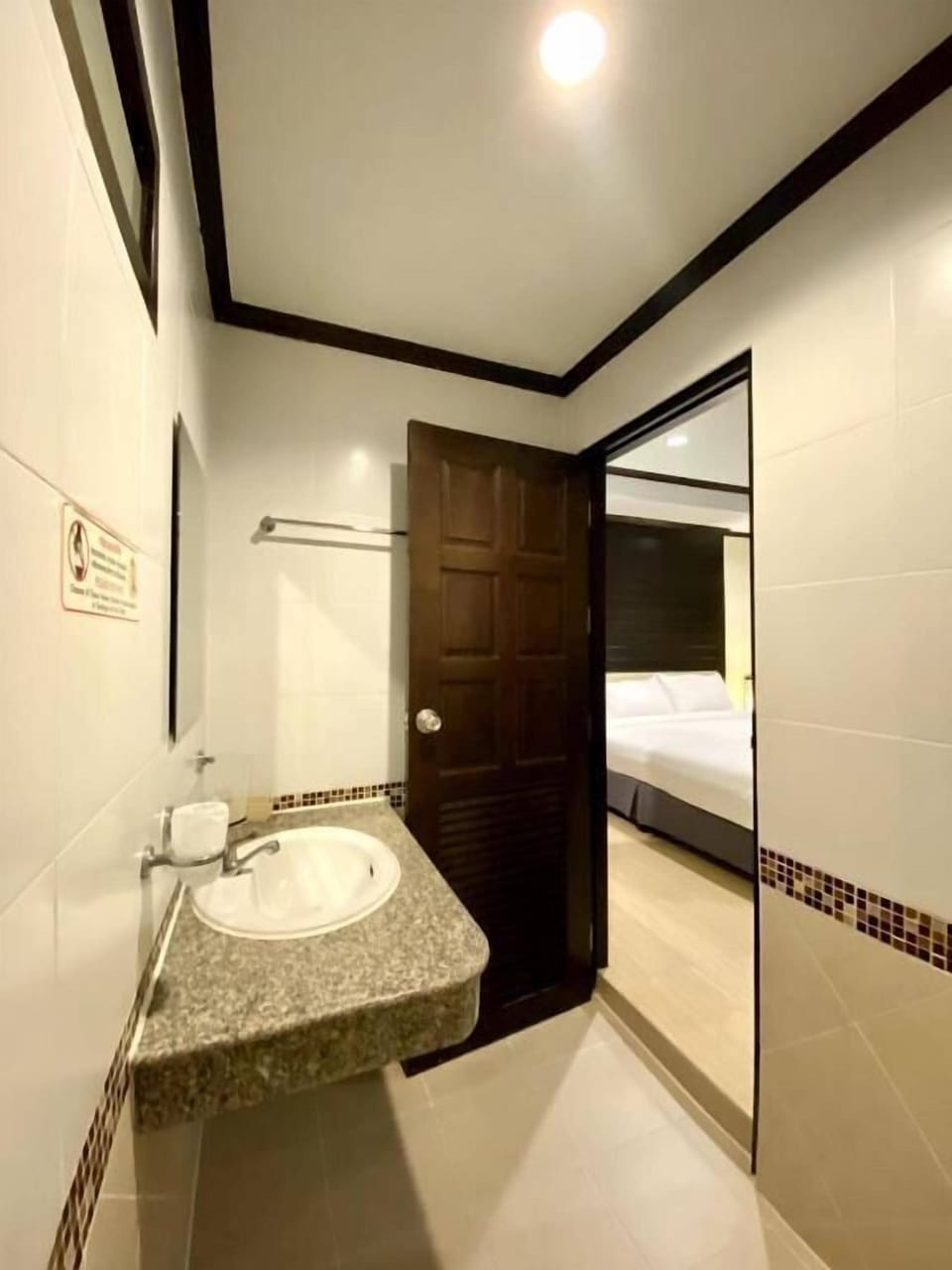 Shower, free toiletries, towels, toilet paper