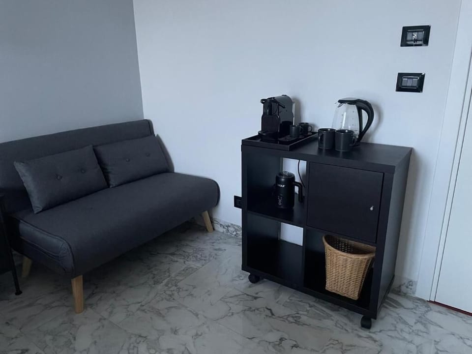 Deluxe Room, City View | Living area