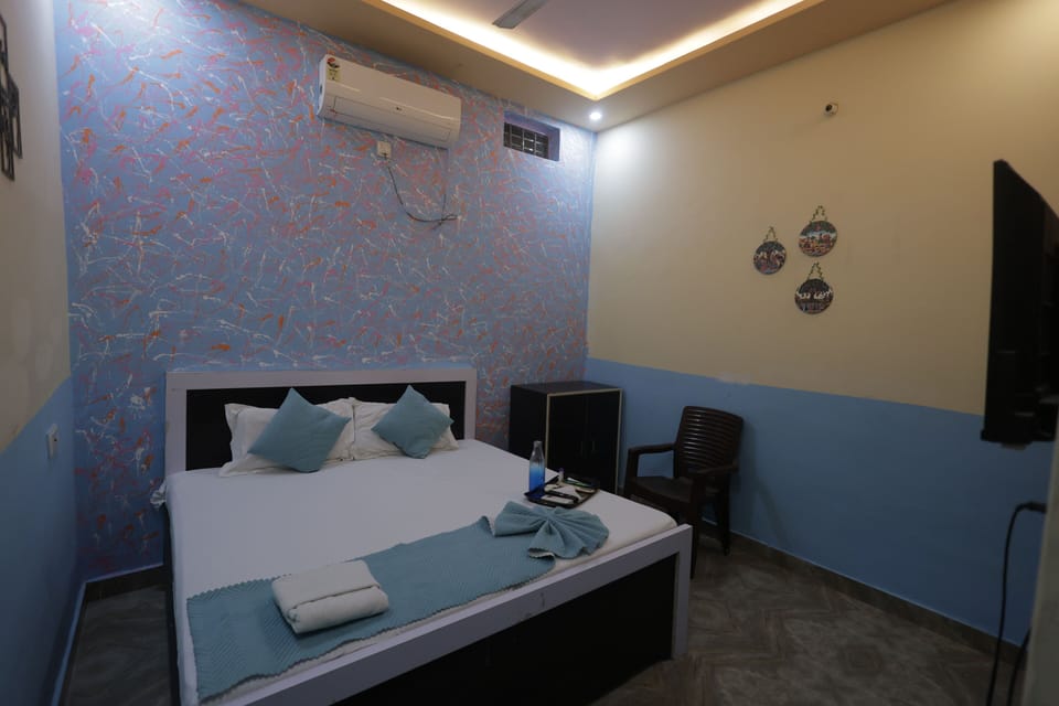 Double Room | WiFi (free), bed sheets