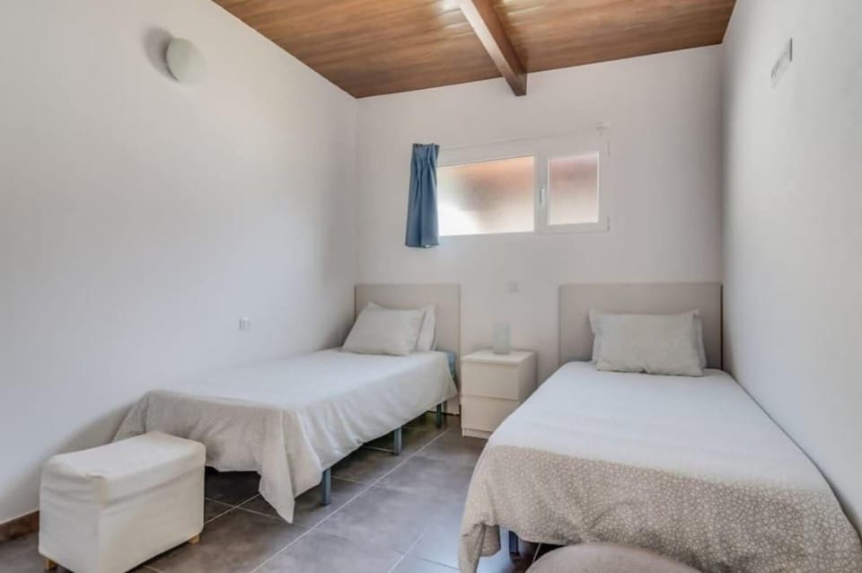 2 bedrooms, iron/ironing board, free WiFi