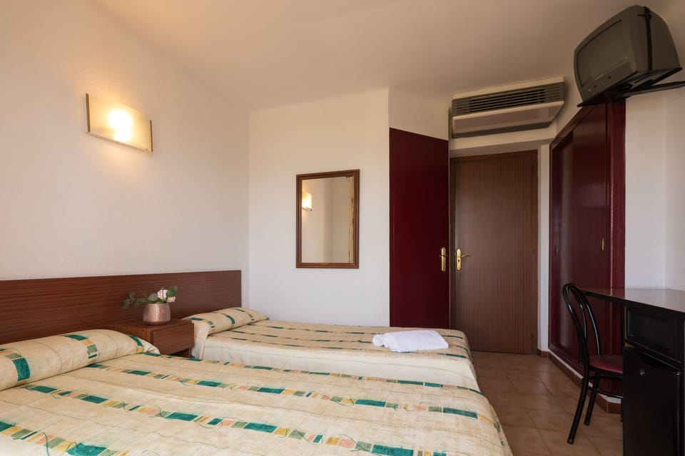 In-room safe, desk, free WiFi, bed sheets