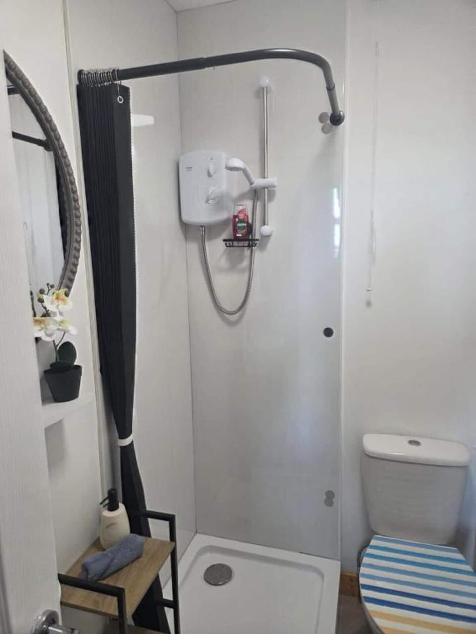 Beachfront Studio Suite Downhill Apartment in Portrush