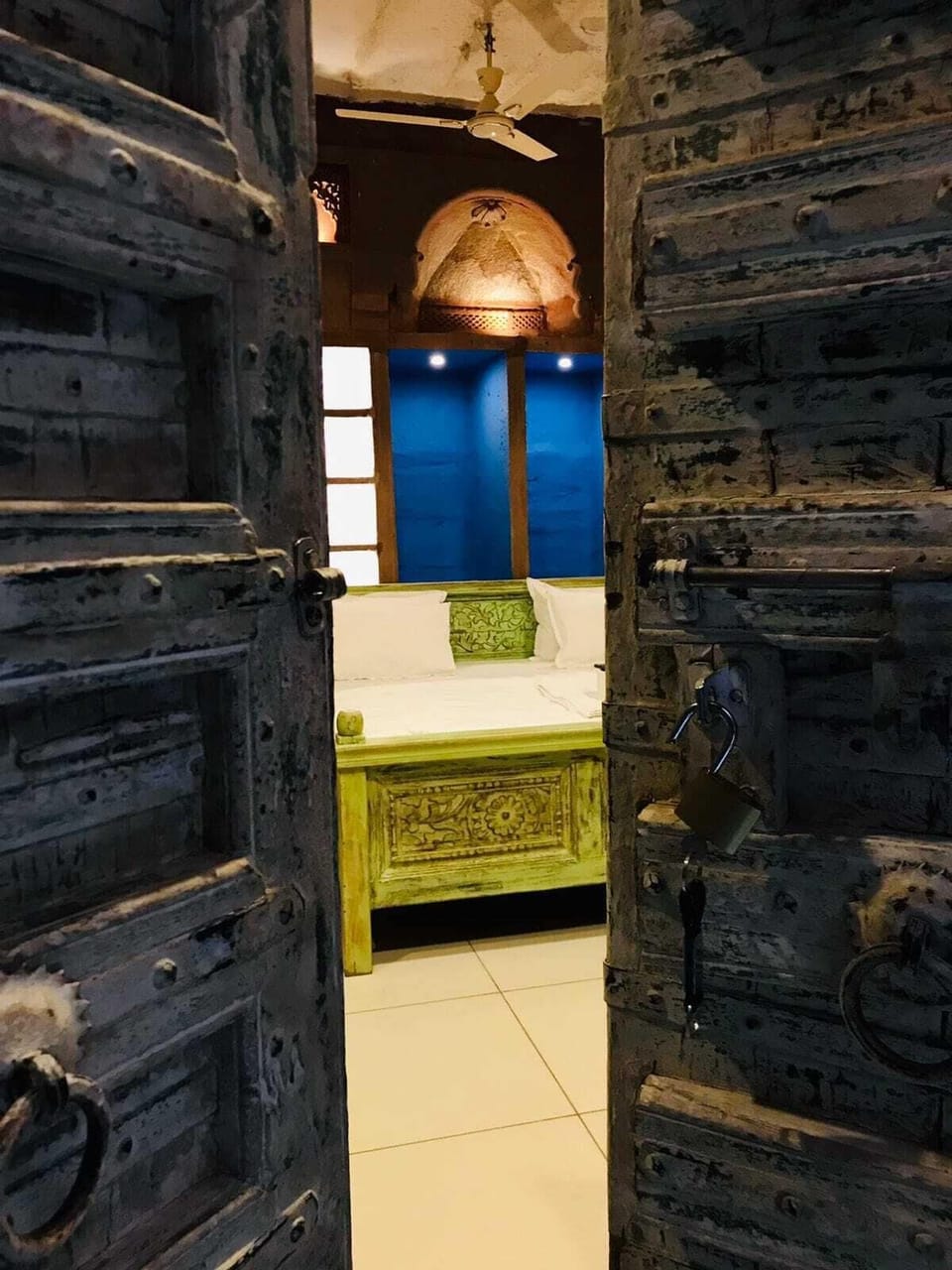 Premium bedding, minibar, laptop workspace, WiFi (free)