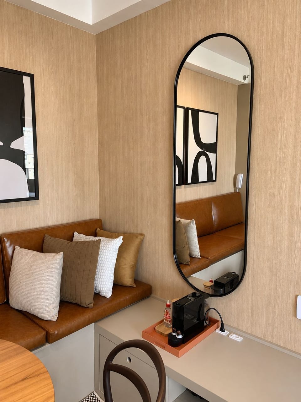 Deluxe Studio, 1 Queen Bed, Pool View | Interior