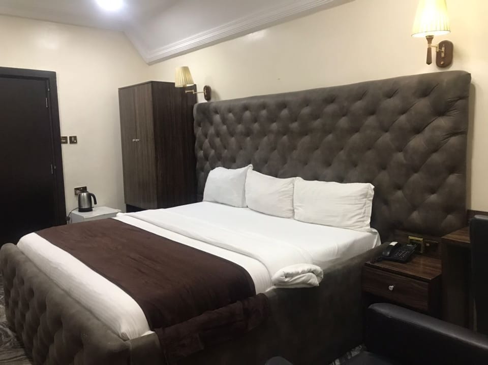 Single Room, City View | Desk, laptop workspace, free WiFi