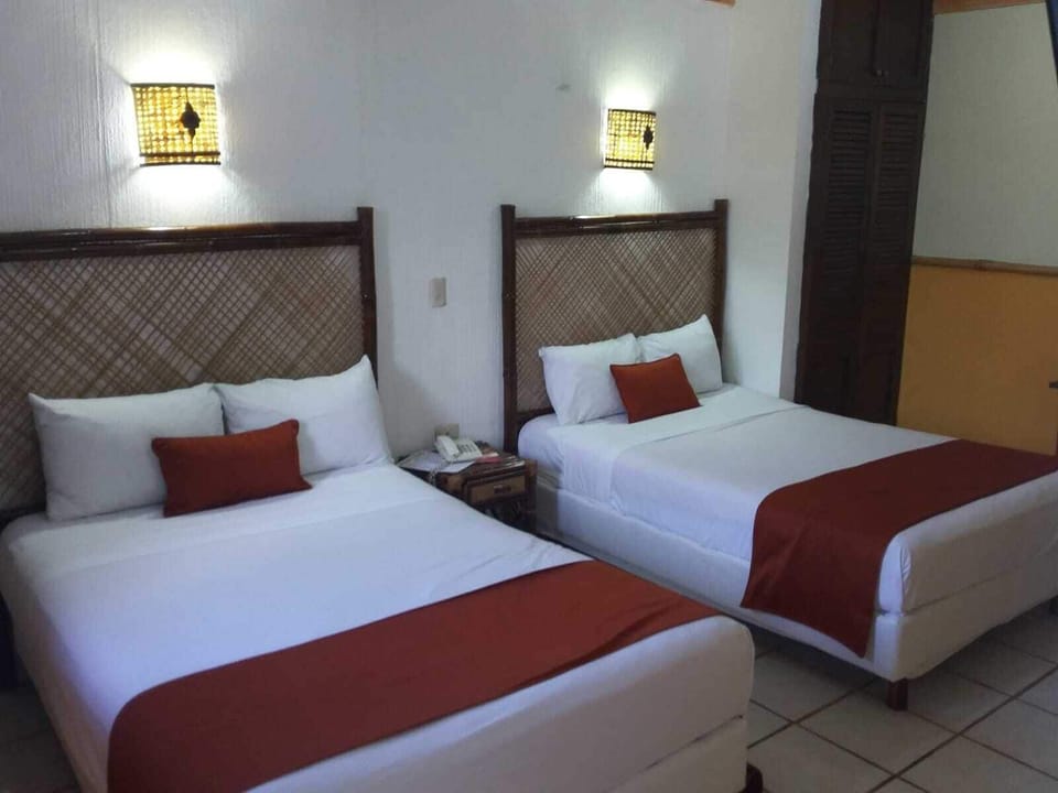 Double Room, 2 Double Beds, Non Smoking, Air conditioning | Laptop workspace, WiFi (free)