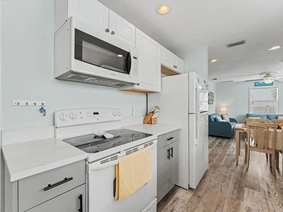 House, Multiple Beds (Sunset Paradise) | Private kitchen