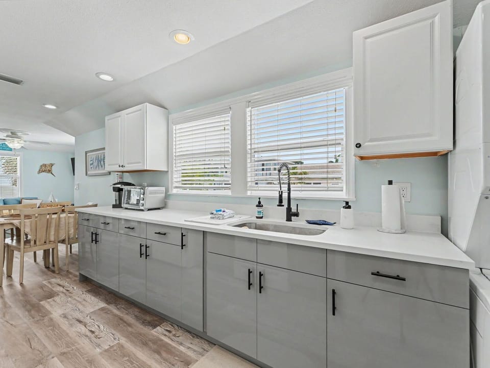 House, Multiple Beds (Sunset Paradise) | Private kitchen