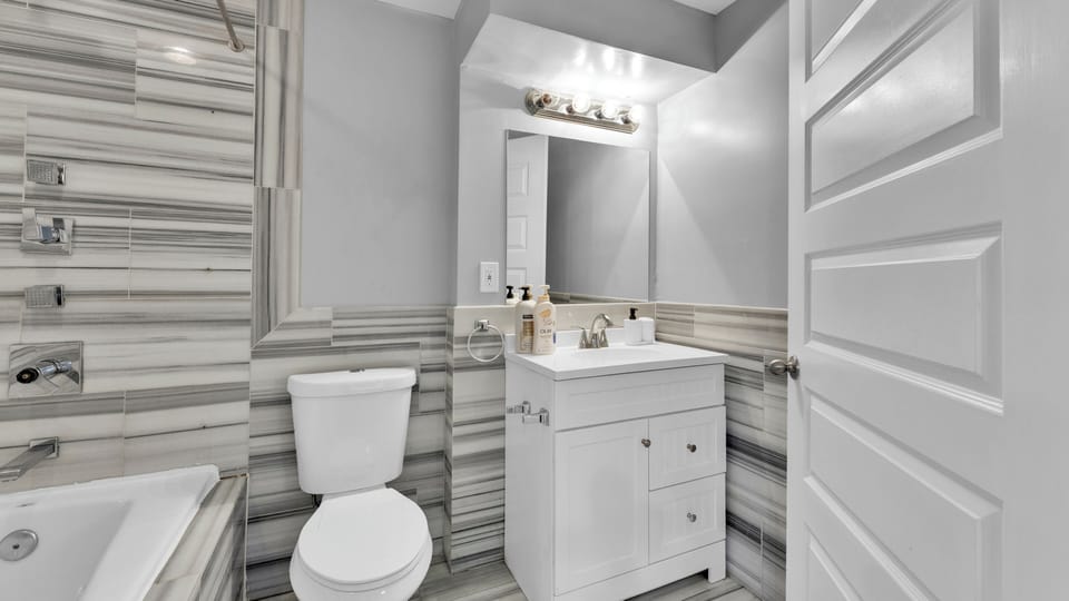 Studio, 1 Queen Bed | Bathroom