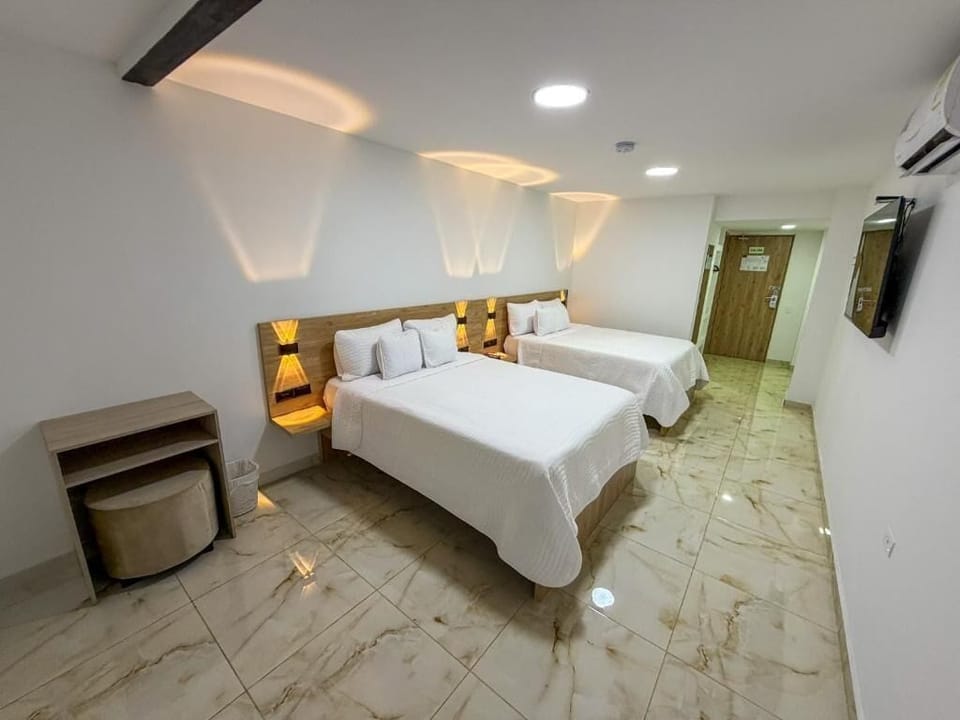 Twin Room | In-room safe, laptop workspace, iron/ironing board, free WiFi