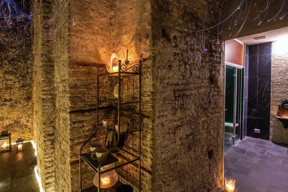 Hot tub, steam room, Turkish bath, body treatments, hydrotherapy