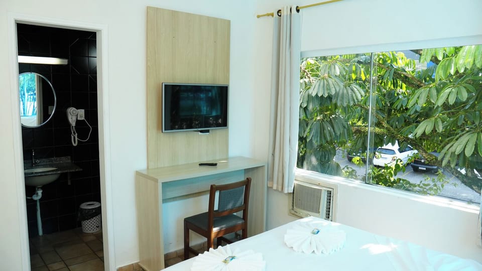 Desk, WiFi (free)