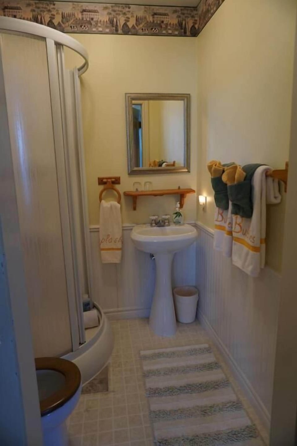 Deluxe Room, 1 Queen Bed, River View (The Cavendish Room) | Bathroom