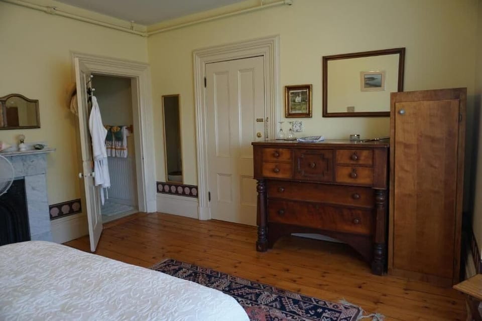 Deluxe Room, 1 Queen Bed, River View (The Cavendish Room) | WiFi (free)