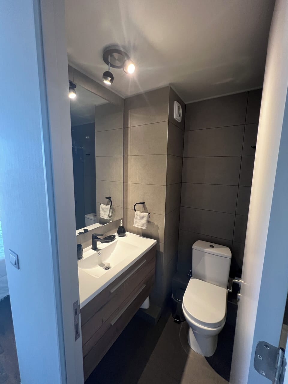 Free toiletries, soap, shampoo, toilet paper