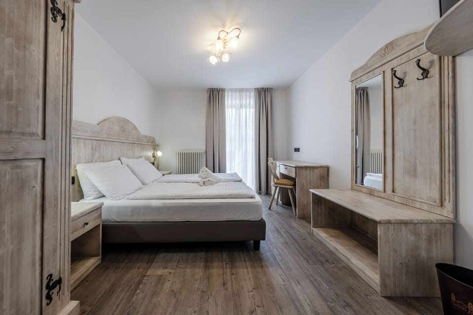 Standard Double or Twin Room, Balcony, Mountain View | In-room safe, WiFi (free)