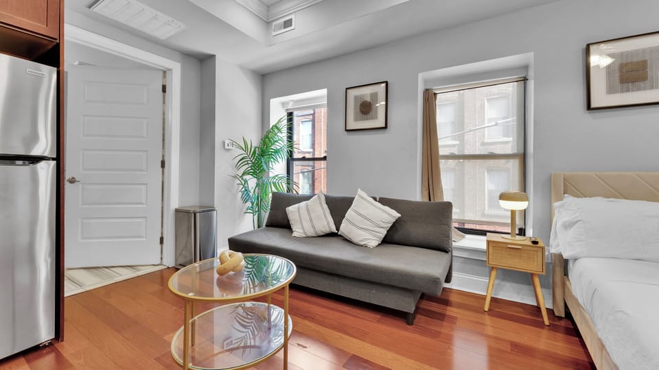 Studio, 1 Queen Bed with Sofa bed | Living area