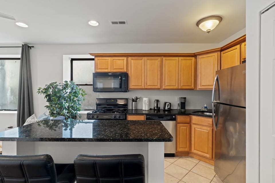 Apartment, 2 Bedrooms | Private kitchen | Coffee/tea maker, dining tables