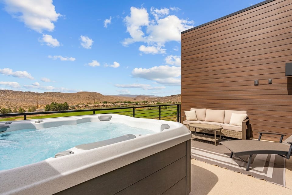 Townhome, 5 Bedrooms | Outdoor spa tub
