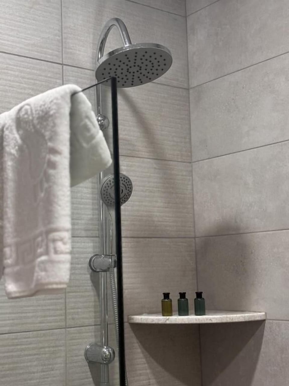 Standard Twin Room, Balcony, Sea View | Bathroom | Shower, free toiletries, hair dryer, towels