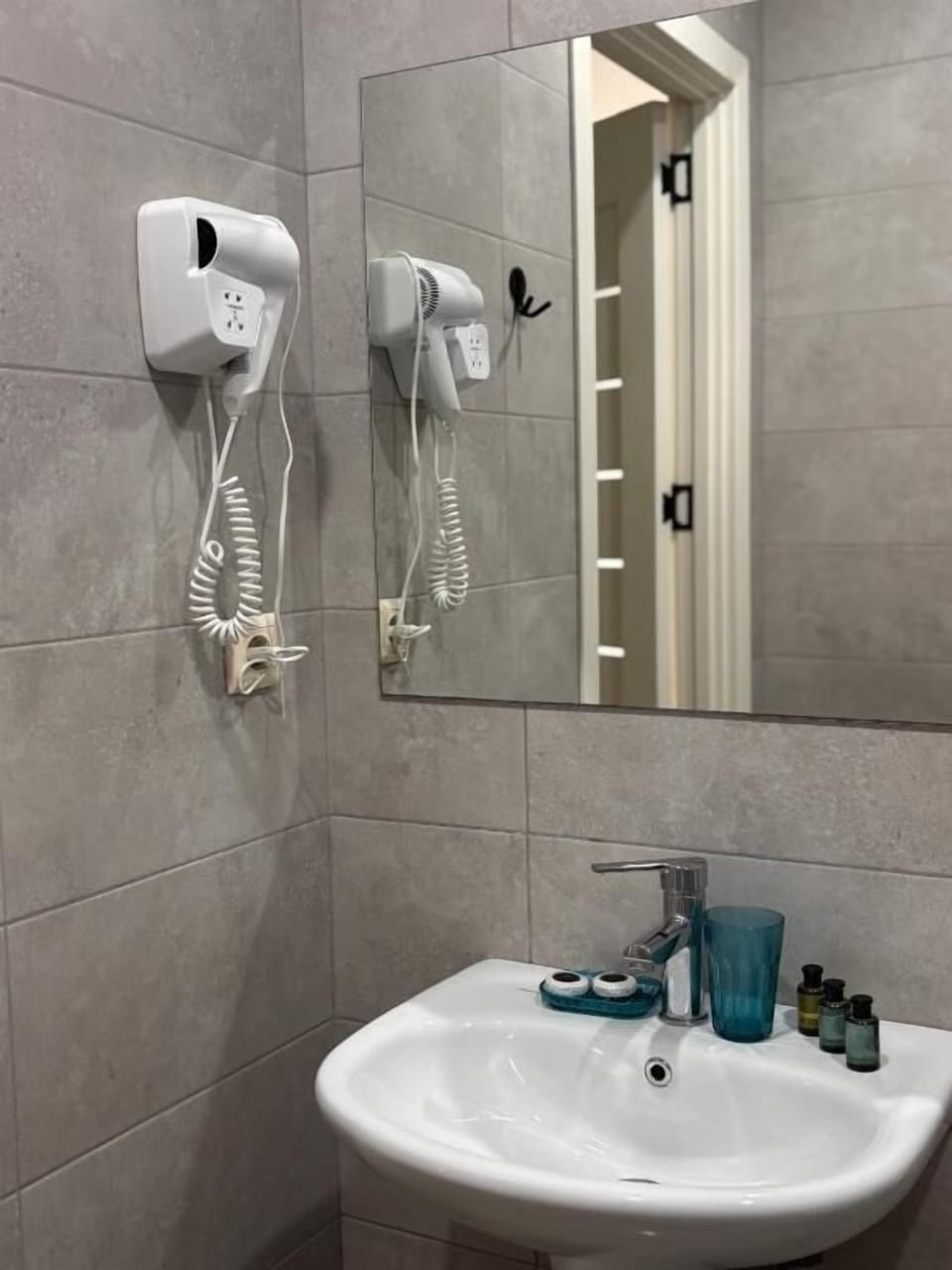 Standard Double Room, Balcony, Sea View | Bathroom | Shower, free toiletries, hair dryer, towels