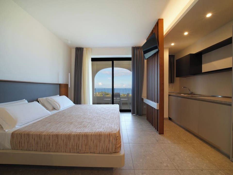 Superior Room, Sea View, Annex Building | In-room safe, desk, soundproofing, WiFi (free)