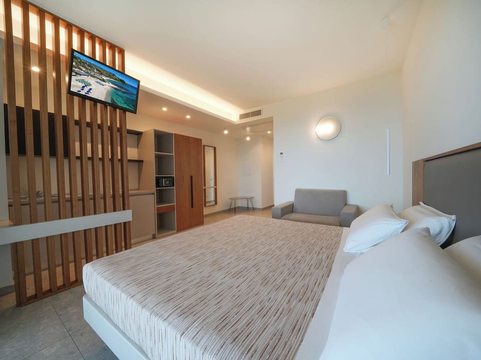 In-room safe, desk, soundproofing, free WiFi
