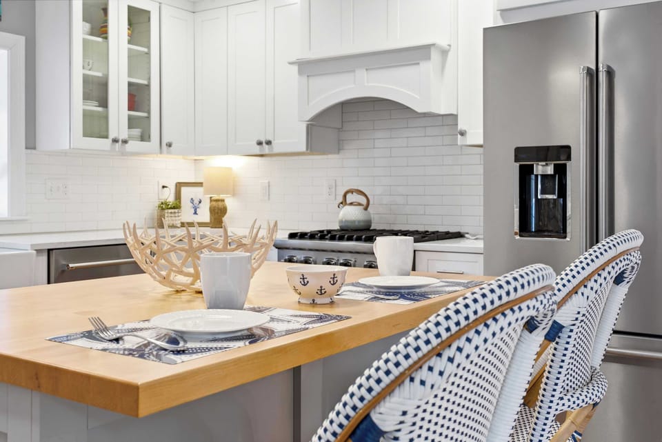 House, Multiple Beds, Garden View (Porch & Porpoise) | Private kitchen