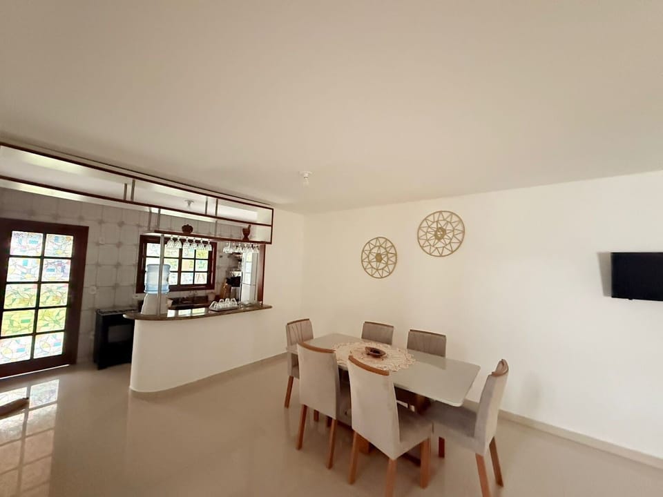 Deluxe House | Dining