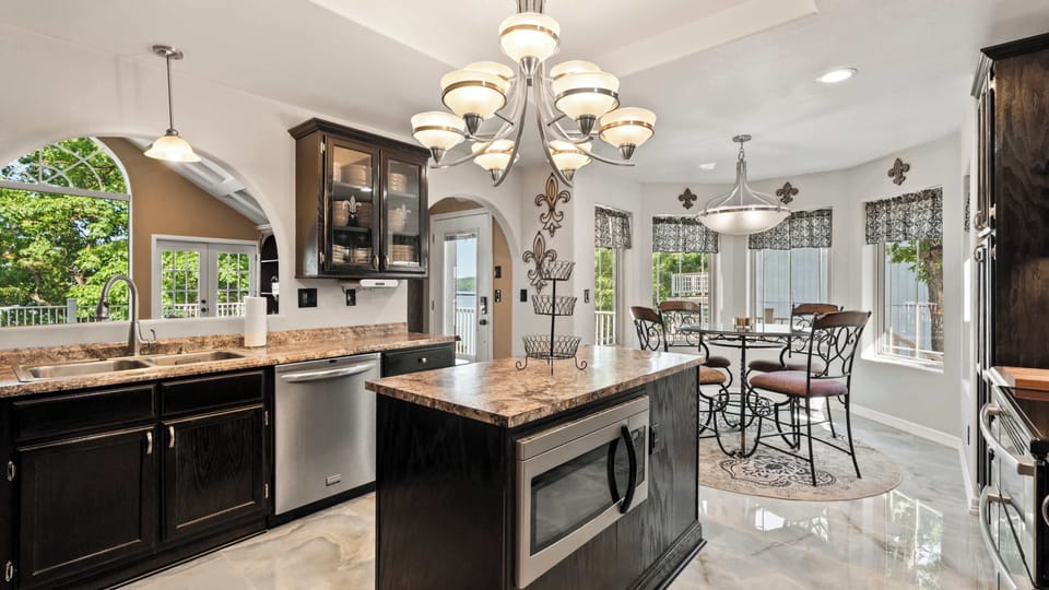 House, Multiple Beds (Riviera Paradise) | Private kitchen