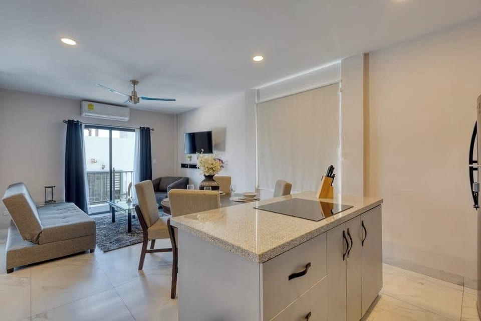 Studio Suite, 1 King Bed, Kitchen, City View (Princess 805 at Morgan Residences) | Interior