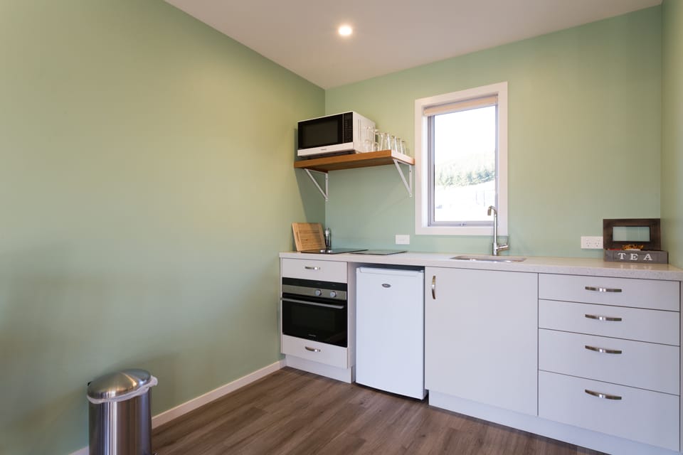 Cottage | Private kitchenette | Fridge, microwave, stovetop, coffee/tea maker