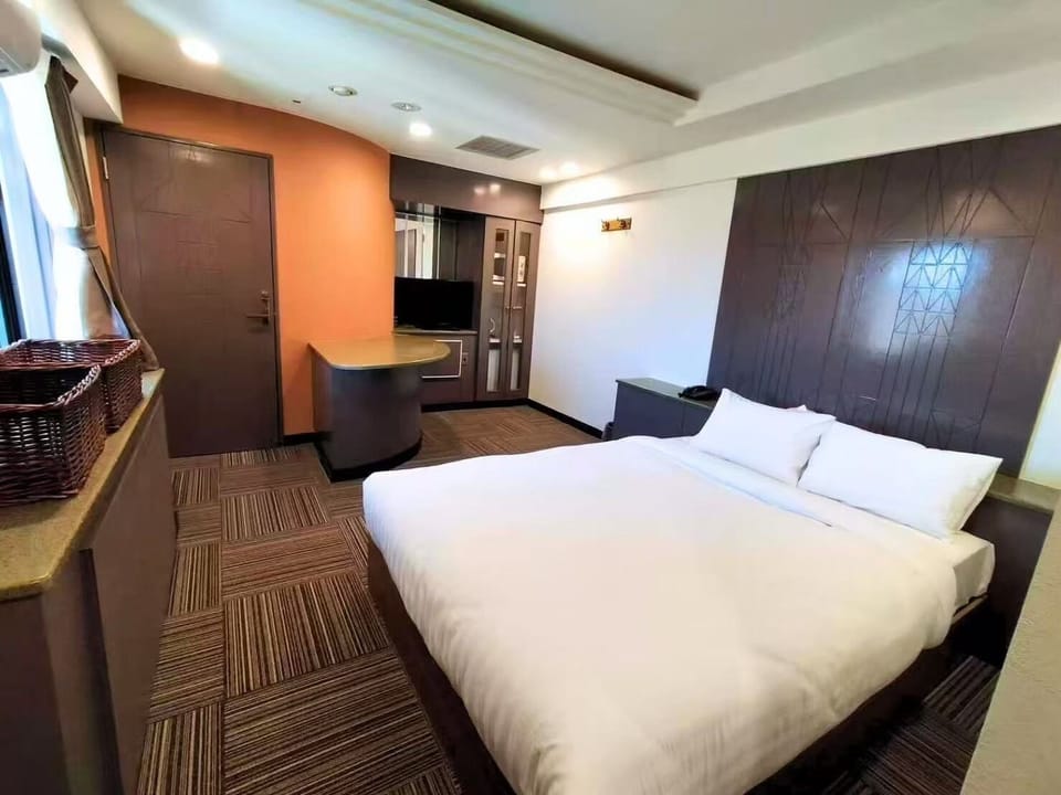 In-room safe, iron/ironing board, WiFi (free)