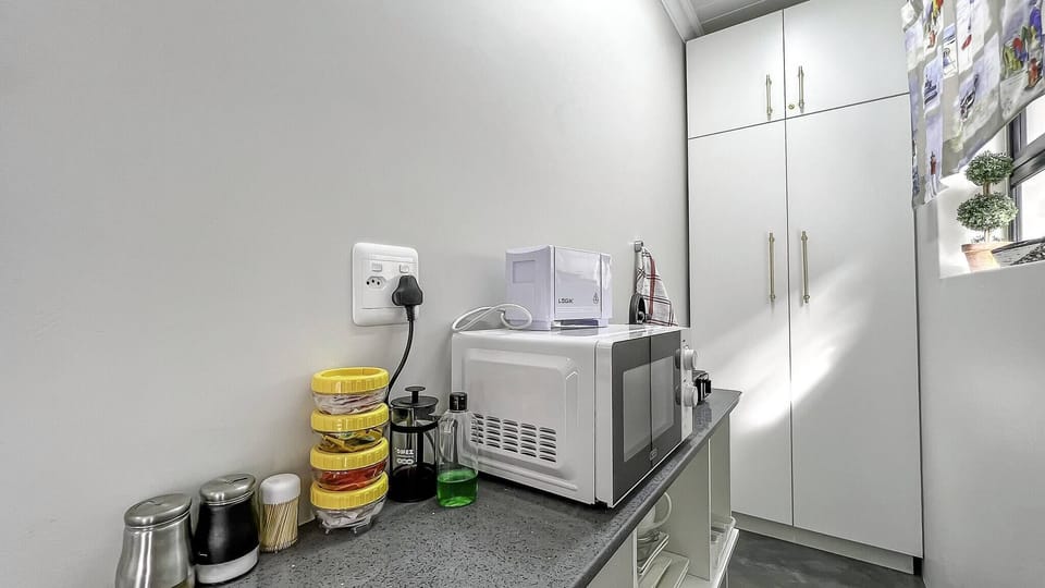 Apartment, 2 Bedrooms, Accessible, Smoking | Private kitchen