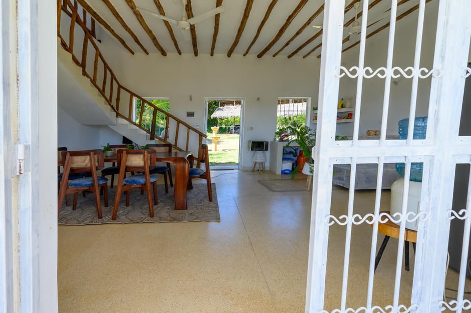 Comfort Villa, Patio, River View | Dining