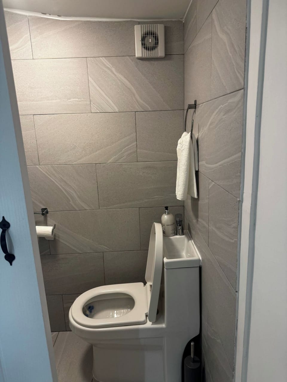 Shower, towels