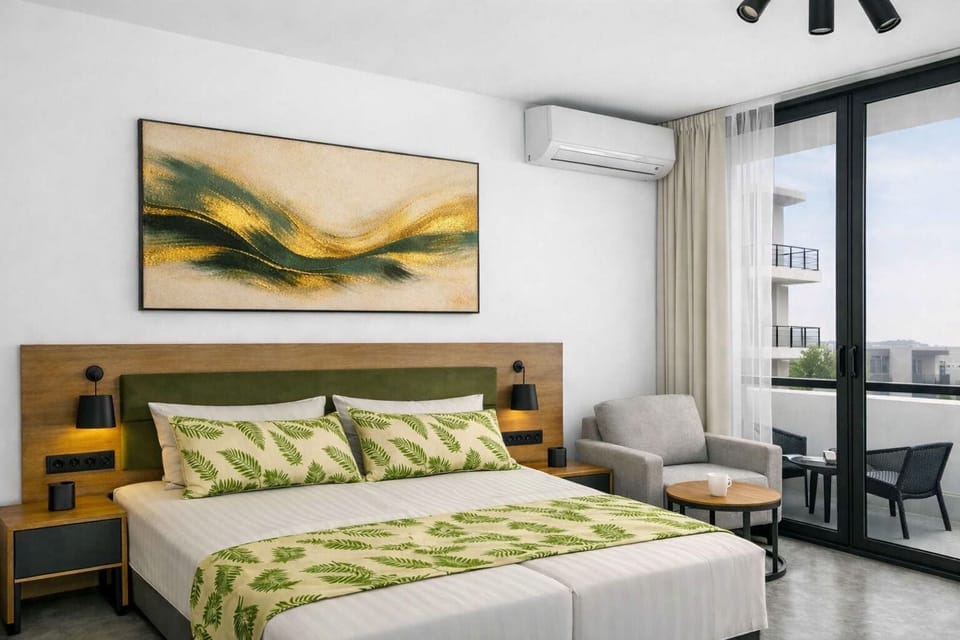 Luxury Double or Twin Room, Balcony | Desk, blackout drapes, iron/ironing board, free WiFi