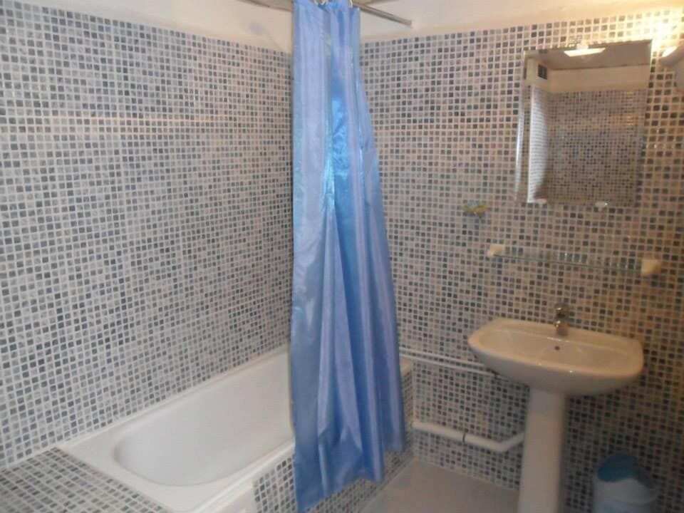 Double or Twin Room | Bathroom | Shower, rainfall showerhead, free toiletries, hair dryer