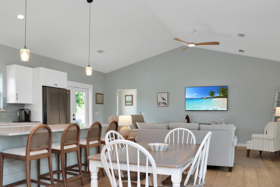 House, Multiple Beds (Pelican Point) | Dining