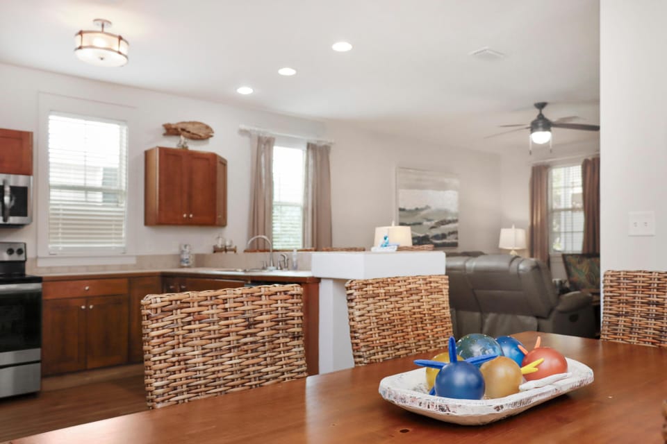 House, Multiple Beds (Barefoot Cottage B28) | Interior