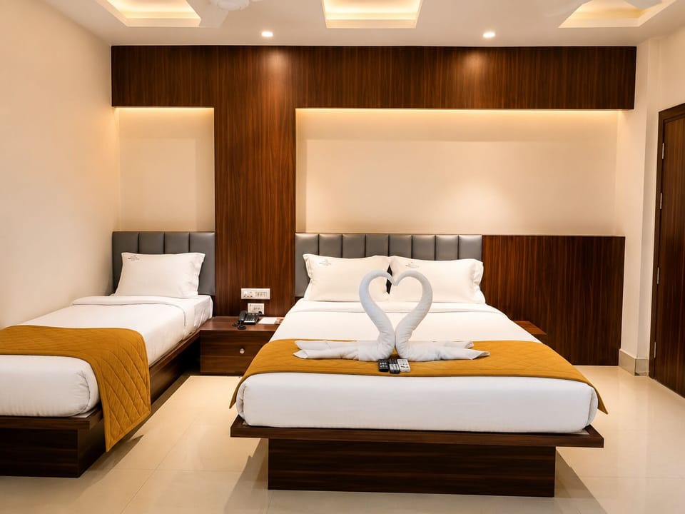 Deluxe Triple Room, Courtyard View | Blackout drapes, iron/ironing board (on request), WiFi (free)